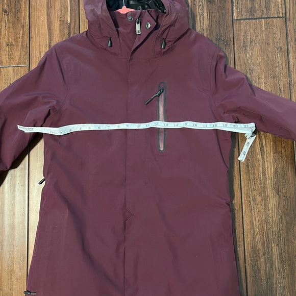 Volcom Snowboard Jacket - Picture 8 of 9